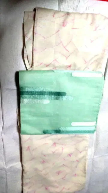옅은 핑크와 그린의 코몬 기모노 단이