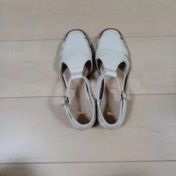 베이지 구르카 샌들