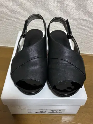 fitfit 블랙 소프트 가죽 샌들 23