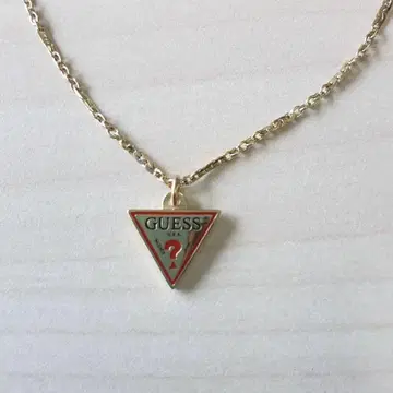 GUESS 게스 삼각형 목걸이 골드