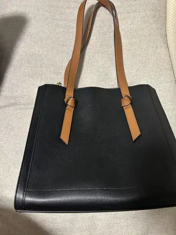 심플한 블랙 토트백