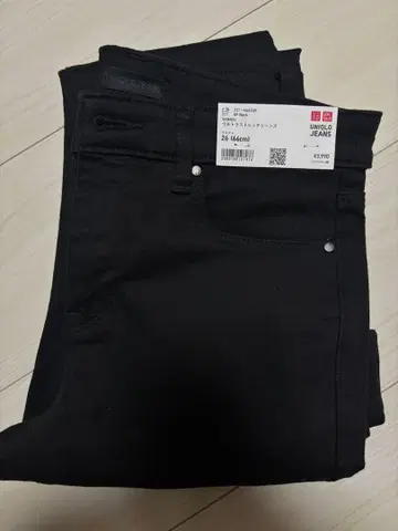 유니클로 블랙 26 울트라 스트레치 청바지