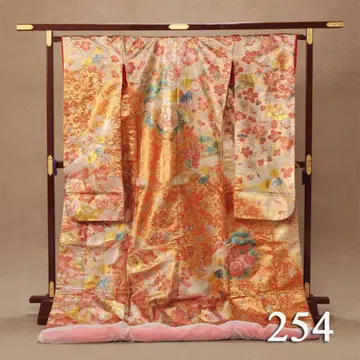 색 우치카케 꽃무늬 실크 금 기모노 254