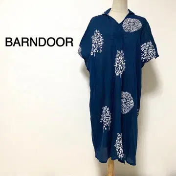 BARNDOOR 네이비 컬러 꽃무늬 원피스