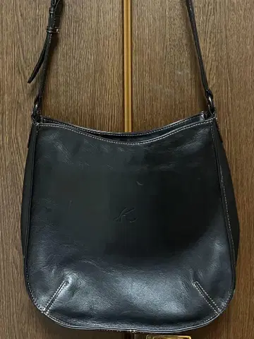 kitamura 키타무라 천연 가죽 사선 숄더백 블랙