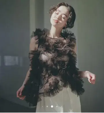 NOTREemor 비대칭 얇은 명주 그물 탑 브라운