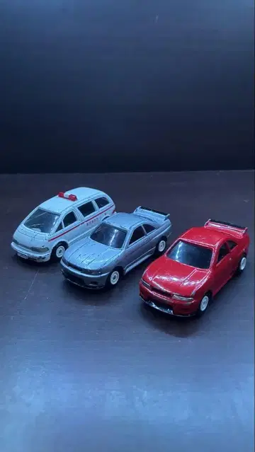 모터 토미카 닛산 R33GT-R 2대 도요타 에스티마 구급차 세트