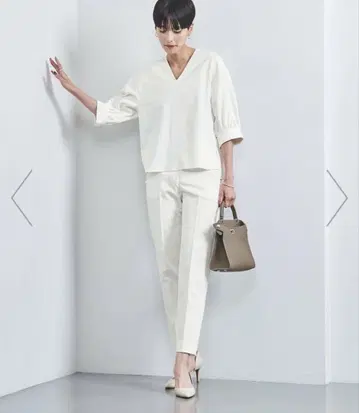택 포함 새상품 UNITED ARROWS 오프 화이트 슬랙스 36
