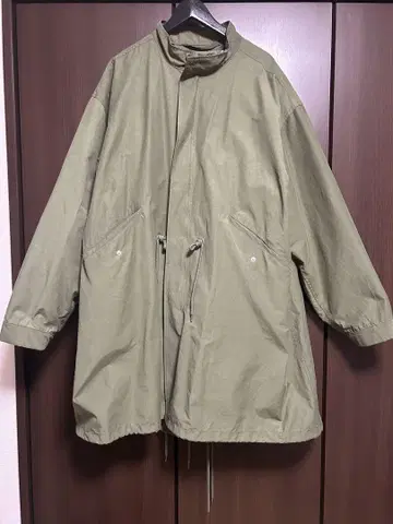 올리브색 마운틴 후드티 인