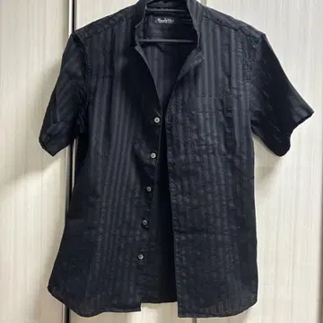 토네이도 마트의 심플한 비침 블랙 컬러 셔츠 M 사이즈
