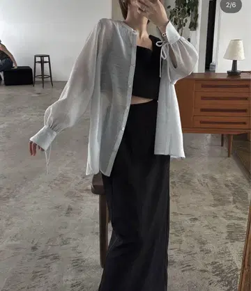 의도적인 비대칭 레이어드 시어 블라우스