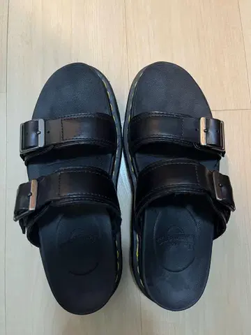 Dr.Martens 슬라이드 샌들
