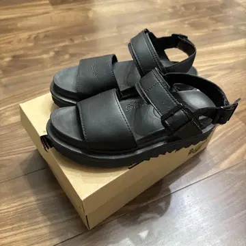 Dr. Martens Voss 블랙 샌들
