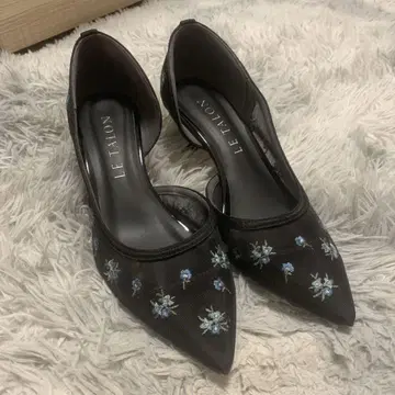 LE TALON 자수 블랙 하이힐