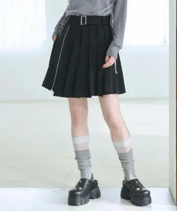 HARE 토로미 플리츠 치마바지 블랙