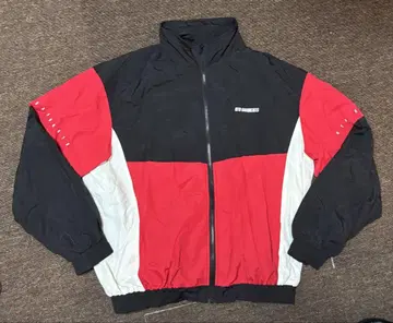 QT8 GARMENTS 약한 영웅 안 수호