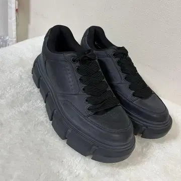 자라 청키 밑창 스니커즈 27.5cm