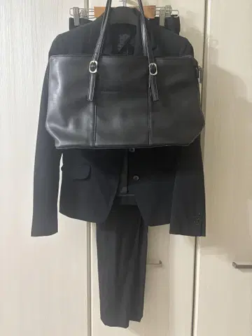 블랙 정장 세트 (자켓, 스커트, 백)