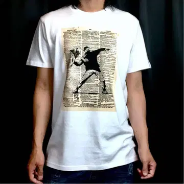 새상품 BANKSY 꽃다발 화염병 플라워 봄버 영문 사전 페이지 티셔츠