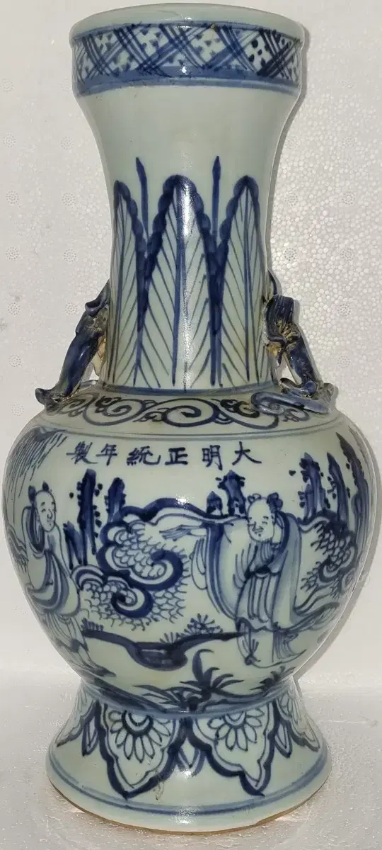 Authentic Year-Made Blue and White Porcelain Immortals Design Double-Eared Vase, Height 35, Diameter 18, Chinese Ceramics, Antique Porcelain, Antique