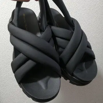 모코모코 샌들