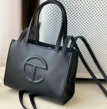 telfar 블랙 로고 숄더백