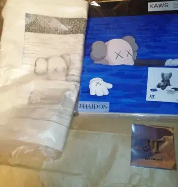kaws 카우스 유니클로 아트북 티셔츠 토트백
