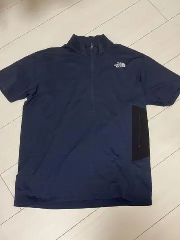 The North Face 네이비 하프 지퍼 티셔츠
