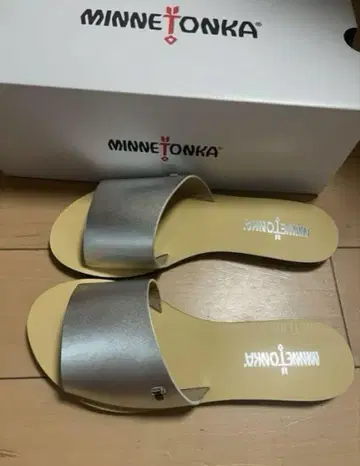 MINNETONKA 미네통카 ADA 아다 실버 샌들 24 새상품