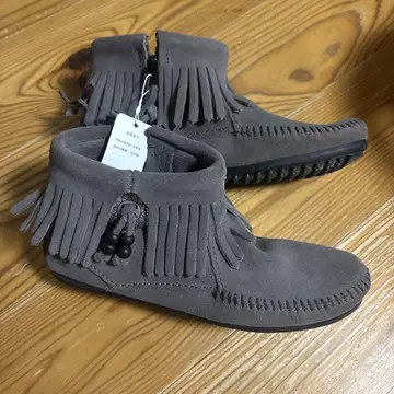 Minnetonka 521S 그레이 모카신 프린지 장식