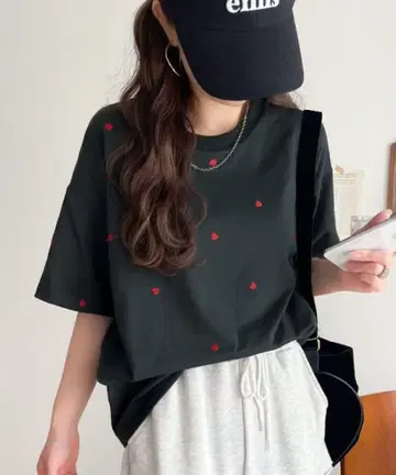 JaVa 미니 하트 자수 티셔츠