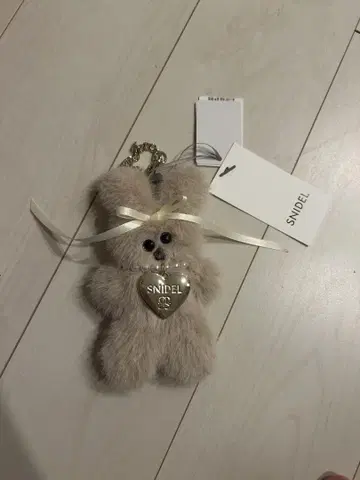 SNIDEL 베이지 토끼 모양 키링