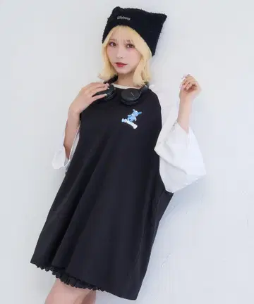 새상품 택 포함 Whinny 어둠의 토끼가 심장에 빛나는 티셔츠