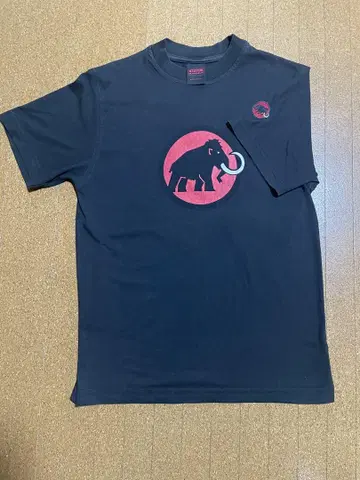 [필수 빈티지 마무트] MAMMUT 블랙 티셔츠