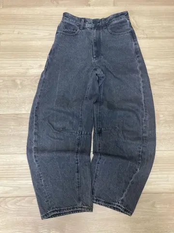 다크 그레이 와이드 레그 데님 배럴 레그 통형 실루엣