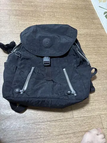 Kipling 블랙 백팩 지퍼 포켓 부착