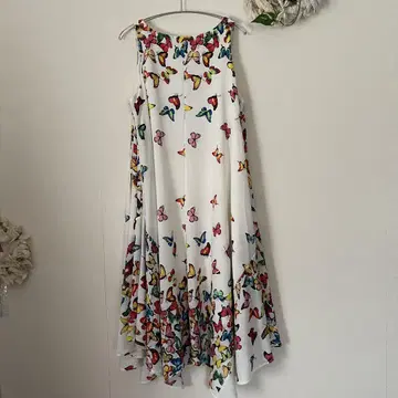 고급스럽고 예쁜 나비 패턴 화이트 롱 플레어 원피스 size L~LL
