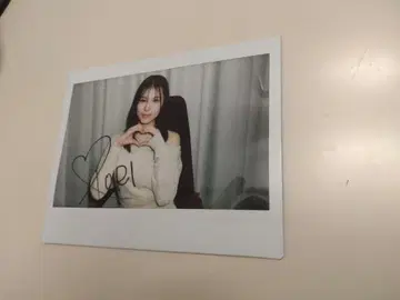 아이라 이오리(전 노기자카46) 친필 사인 폴라로이드