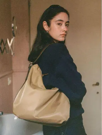 TOUT Y EST 투티에 카노토와르 백 베이지