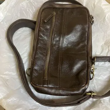 Chelica 체리카 가죽 바디백