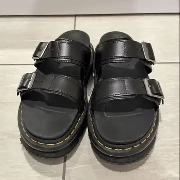Dr.Martens 슬라이드 샌들 MYLES 마일즈