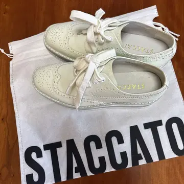 STACCATO 화이트 레이스업 슈즈 수납 봉투 포함