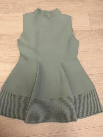 SNIDEL 민트 그린 슬리브리스 니트