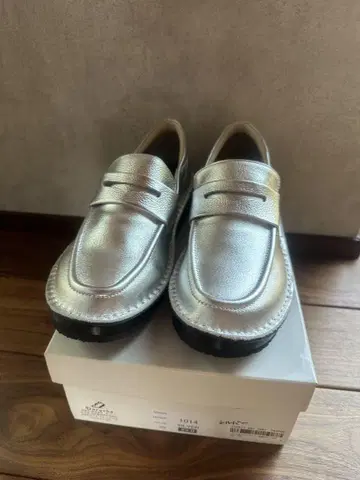 미사용 새상품 돌체 doruche 소가죽 스티치 다운 로퍼 25cm