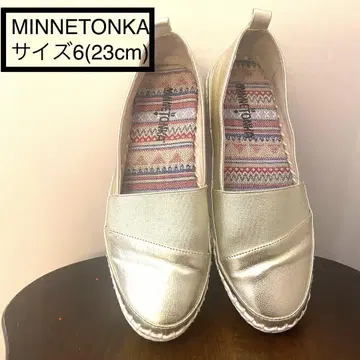 MINNETONKA 골드 슬립온 사이즈 6(23cm)