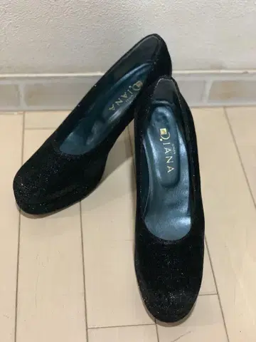 DIANA 블랙 글리터 펌프스