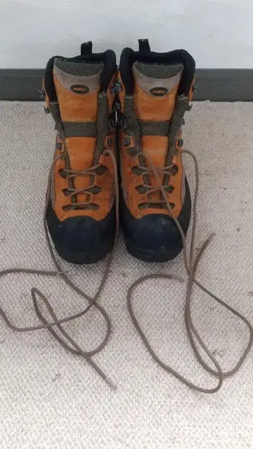 AKU 등산화 오렌지/블랙