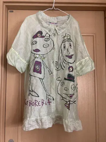 알베로베로의 귀여운 블라우스