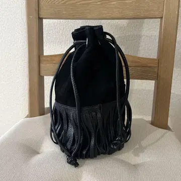 노마디스 프린지 블랙 미니 버킷백
