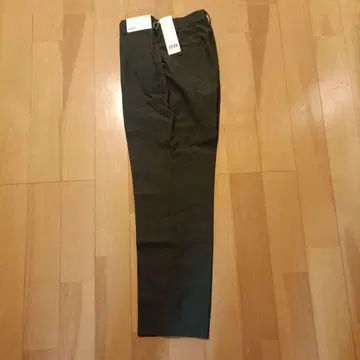유니클로 U 다크 그레이 레귤러 핏 테이퍼드 팬츠 70cm